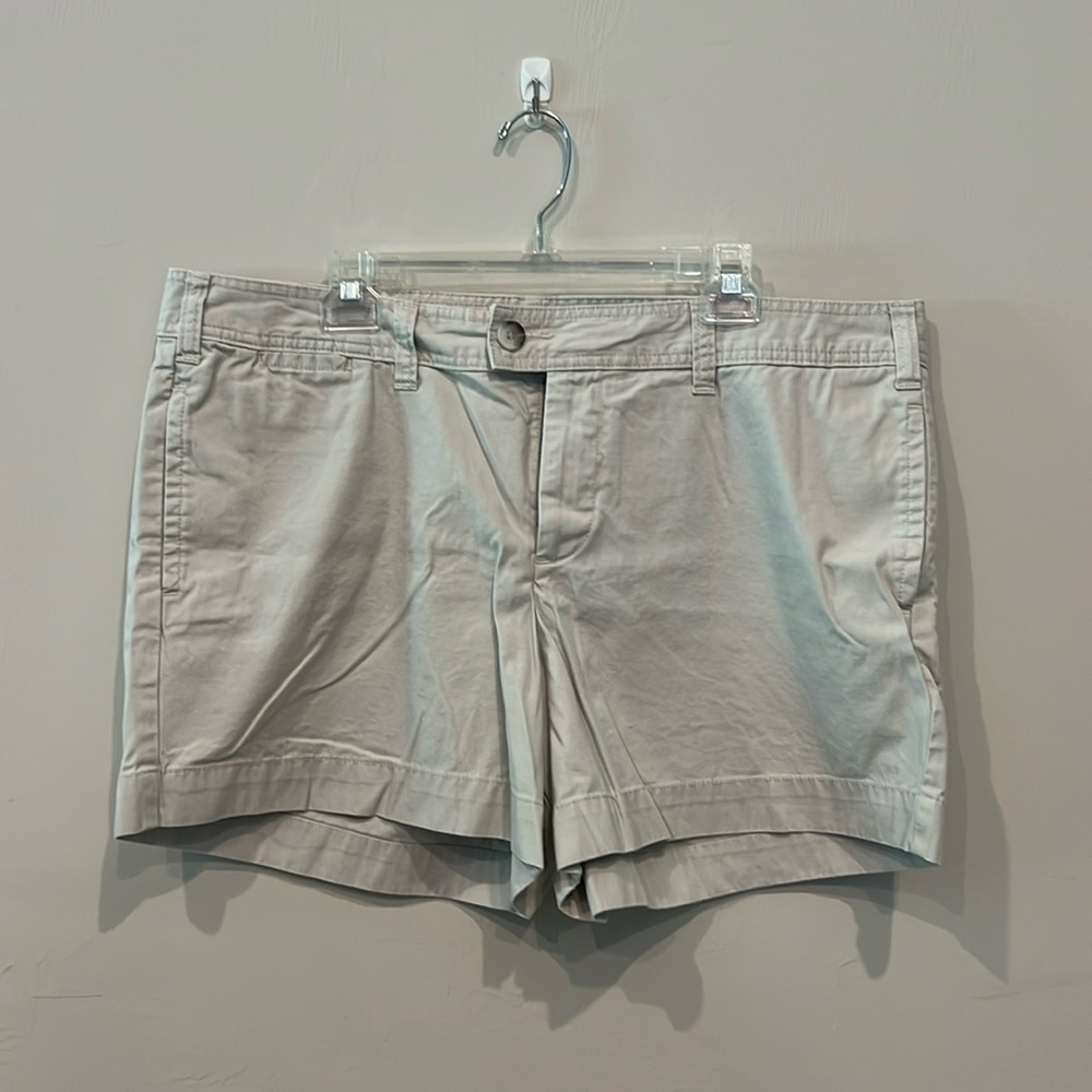 Gap mid length Favorite Khaki EUC